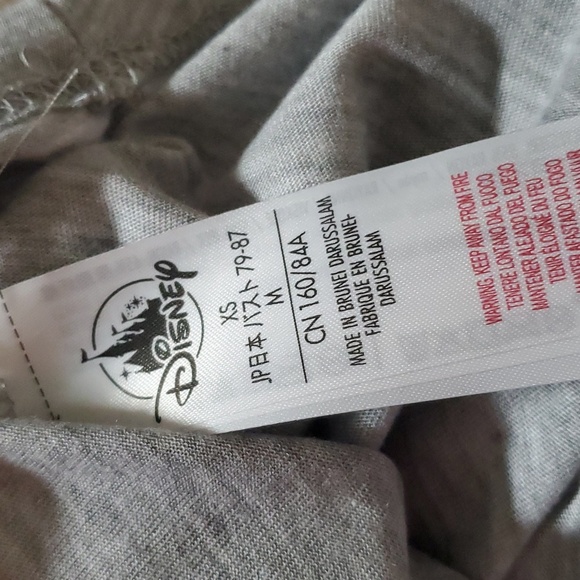 🆕️ DISNEY WOMEN'S GRAY L/S SHIRT 🖤❤️ - Picture 9 of 10